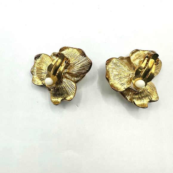Kenneth Jay Lane Vintage Clip On Earring Flower Petal Cream Blue Enamel Jewelry - Picture 4 of 8